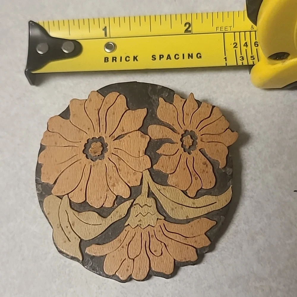 Floral Wooden Brooch - Picture 5 of 5